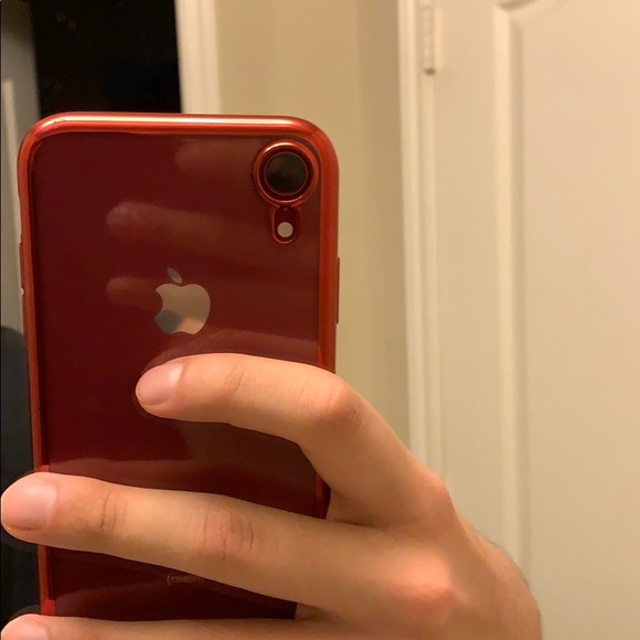 Clear and red iPhone XR case - Picture 3 of 3